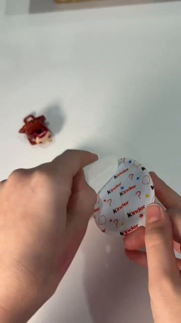 распаковка киндеров,мне выпал уи...
....