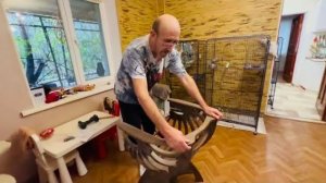 Пока малыши спят я нашла Владу НОВУЮ ГОЛОВОЛОМКУ-собрать из досок кресло)))