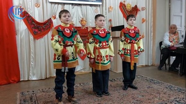 Vie du Donbass - Les habitants de Makeïevka fêtent Maslenitsa