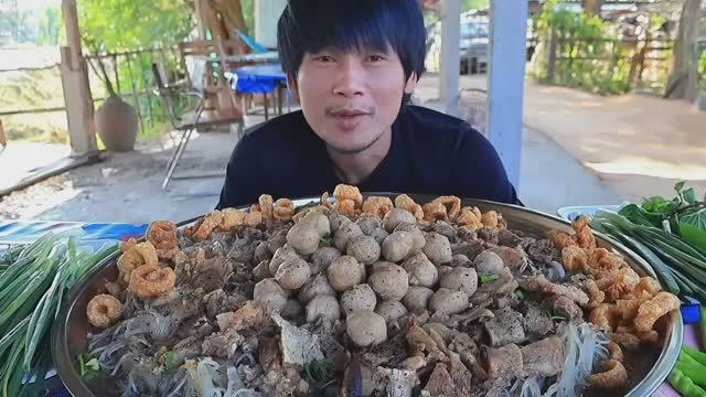 #MUKBANG Говядина с душком, лапша, фрикадельки и свежие овощи! Очень вкусно друзья мои! ASMR ОБЖОР смотреть онлайн