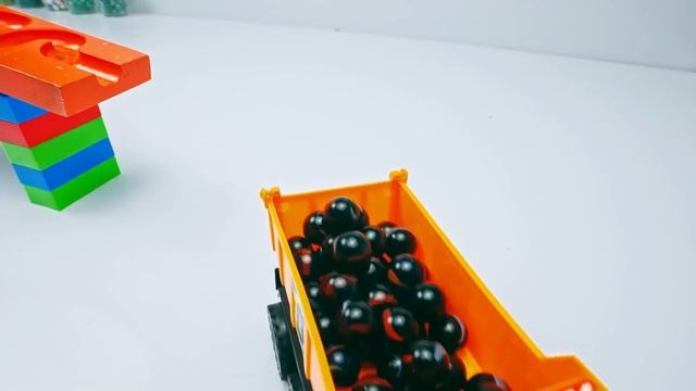 Шарики_катаются_по_лабиринту_40 смотреть онлайн