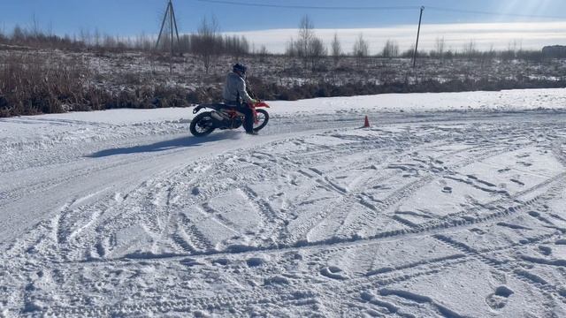 Школа мотокросса ZRT Тренировка поворотов смотреть онлайн