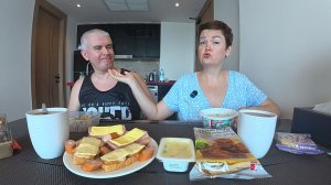 Мукбанг БЕСПОКОЮСЬ за Вована, врач будет меня РУГАТЬ за него! Подъедаем ОСТАТКИ на обед в Паттайе