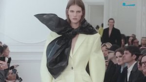 Большие украшения в повседневном гардеробе