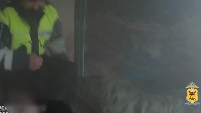 В Забайкальском крае полицейские оперативно эвакуировали женщину из задымлённого дома смотреть онлайн