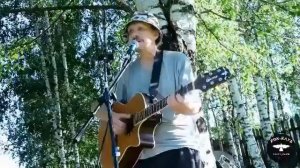 Парнишка в кепочке