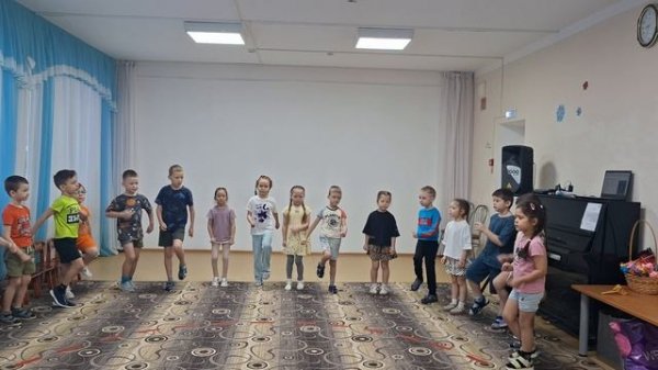 Исполнение песни "23 февраля-красный день календаря: