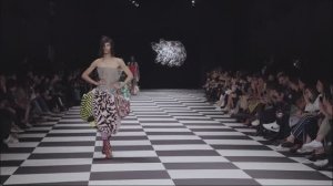 Показ женской коллекции Dolce & Gabbana и Matty Bovan весна-лето 2023