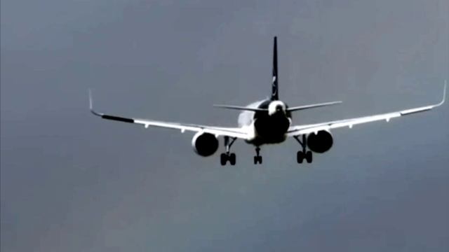 Самолёт мотает от ветра на посадке