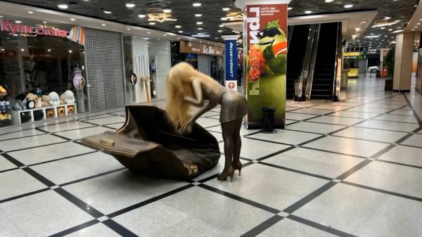 Move 73 "Дама из Сумочки"