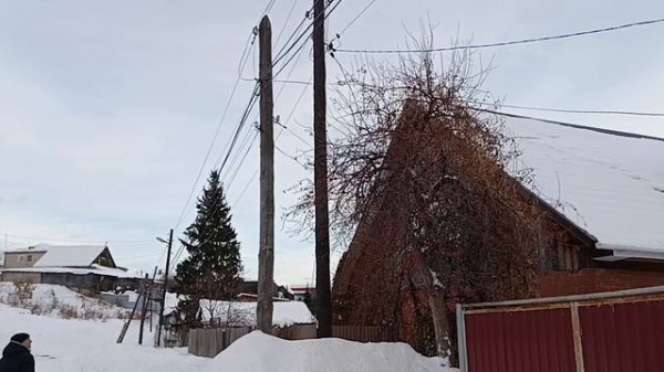 ОДЕВАЮ СТАРШИХ ДЕТЕЙ, НОВЫЕ КУРТКИ, ОБУВЬ , ВСЁ ДОВОЛЬНЫ.