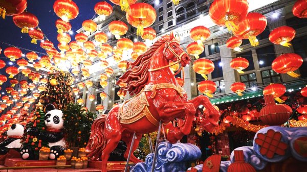 С Новым Годом Огненной Лошади !