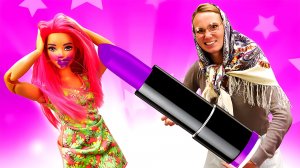 БАБА МАНЯ ИСПОРТИЛА МАКИЯЖ ПОДРУЖКАМ БАРБИ! 😱💄 | Салон Красоты против уголька и румян! 🎨👵