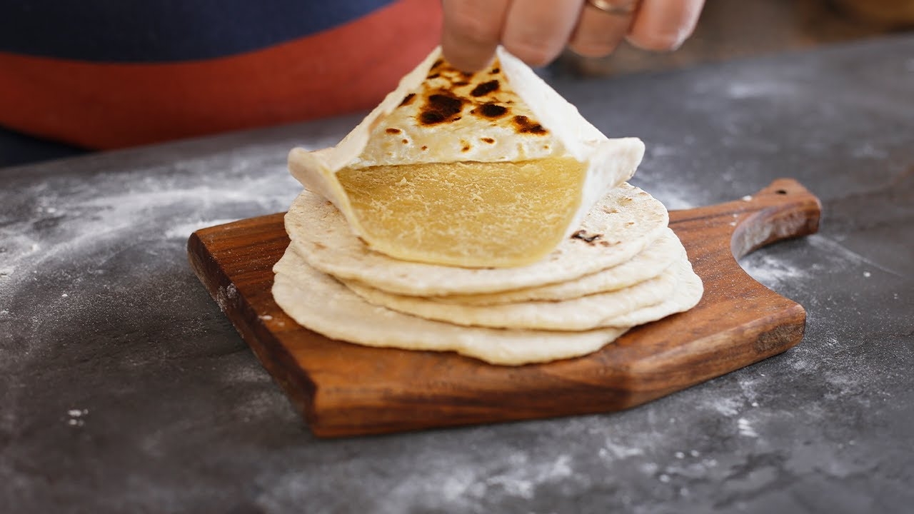 Пита - простой рецепт. Мука, вода, соль. Пита домашняя. смотреть онлайн