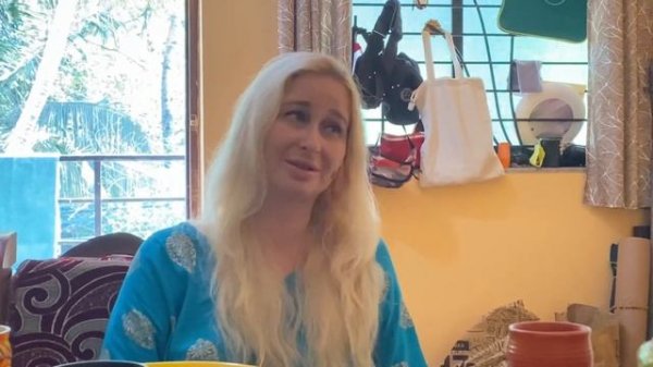 Catrin de Moore/Арамбольский вайб и Shakti Power, на чиле, на расслабоне. Всё в потоке.