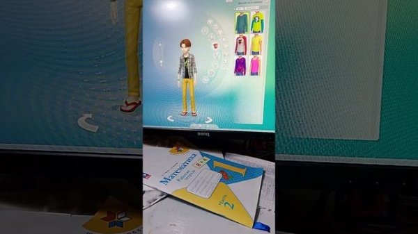 Играю в Симс 4