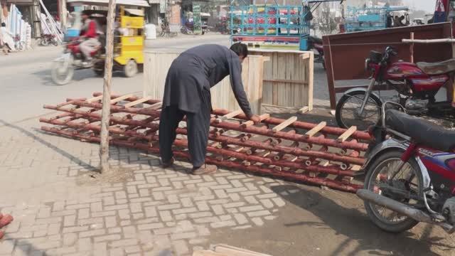 Процесс изготовления бамбуковой лестницы, легкой и прочной. смотреть онлайн