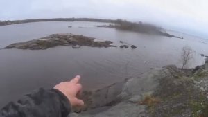 Сиги свисают хвостами вниз!С высоты Звёздной лаборатории видно!