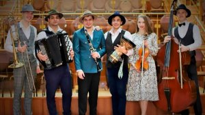 Еврейский музыкальный коллектив Максима (живут в Москве, выезжаюь по России)