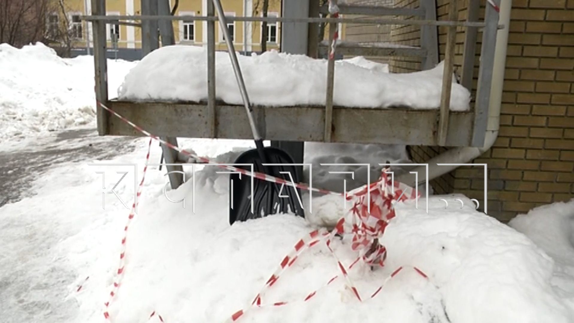 Задержан альпинист, которого подозревают в гибели девушки из‑за упавшей глыбы на улице Варварской смотреть онлайн