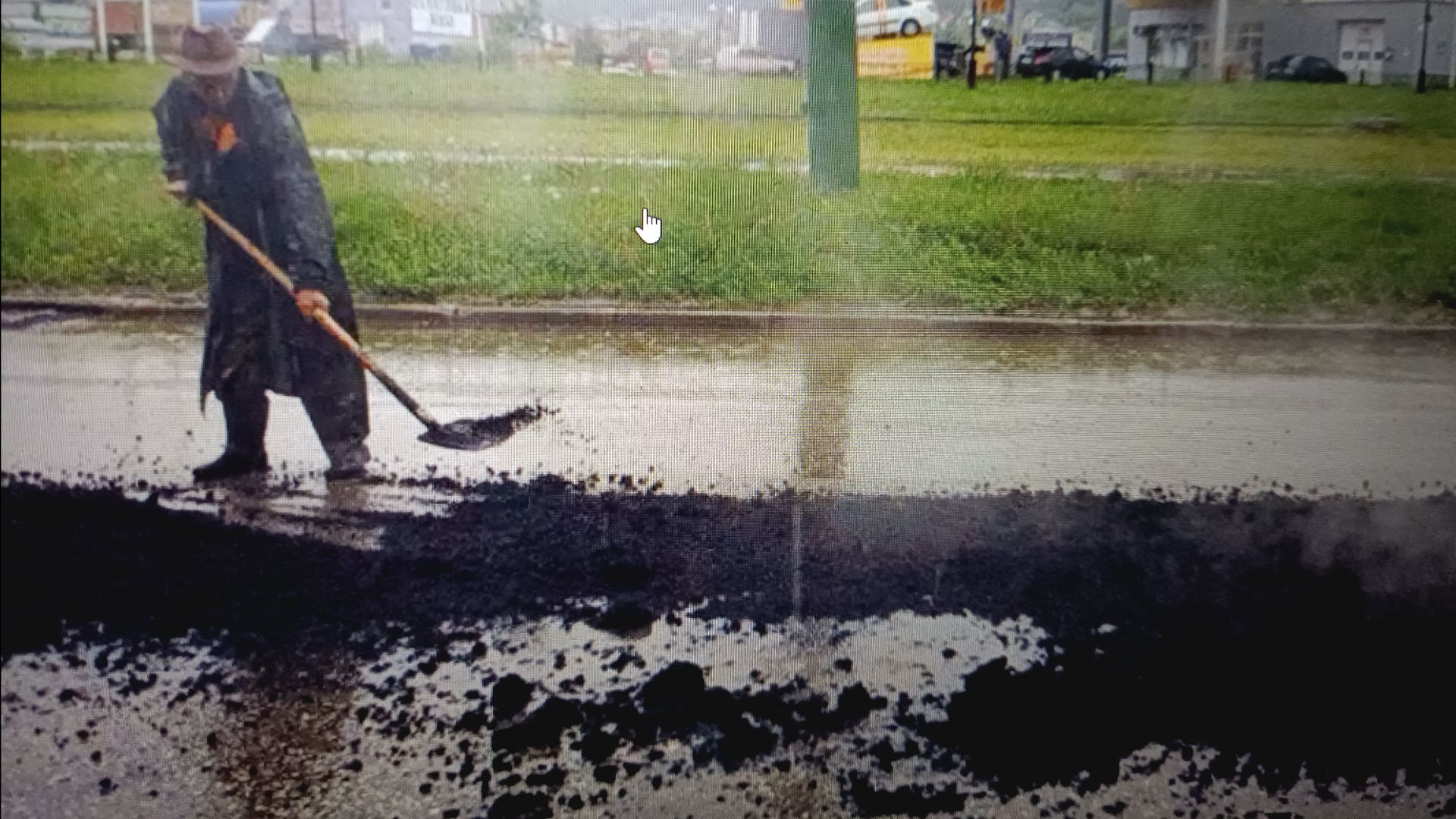 В Воронеже не укладывают, а кидают асфальт!!! смотреть онлайн