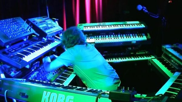 Jan Hammer - Crockett's Theme (live by Kebu @ Dynamo)