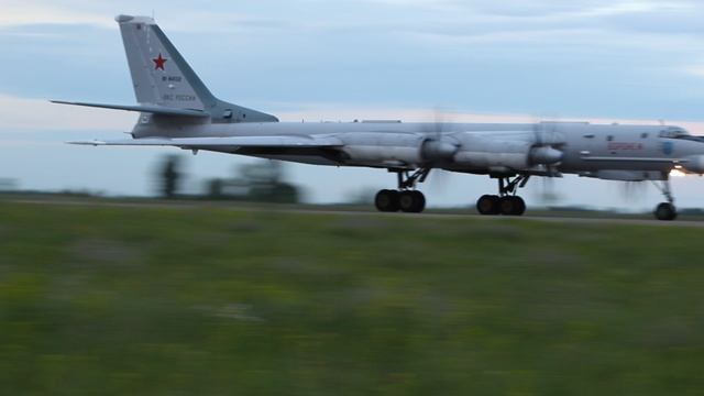 Посадка Ту-95МС 