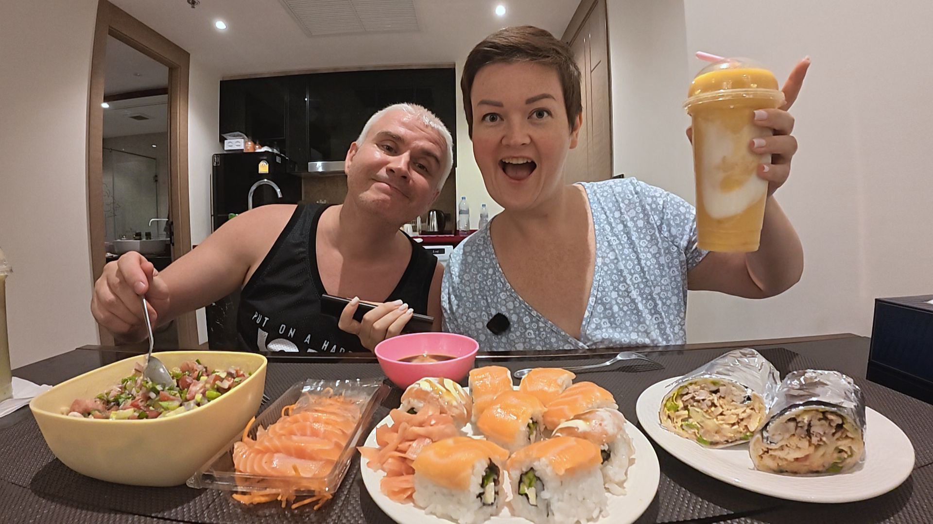 Мукбанг Вован хорошо УСТРОИЛСЯ! Делаю ДОБРЫЕ дела в Таиланде! Женский СЕРВИСЫ в Паттайе! Суши РОЛЛЫ смотреть онлайн