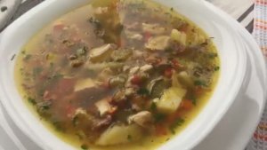 РАССОЛЬНИК с Перловкой и Солеными Огурцами (рецепт с копченостями)