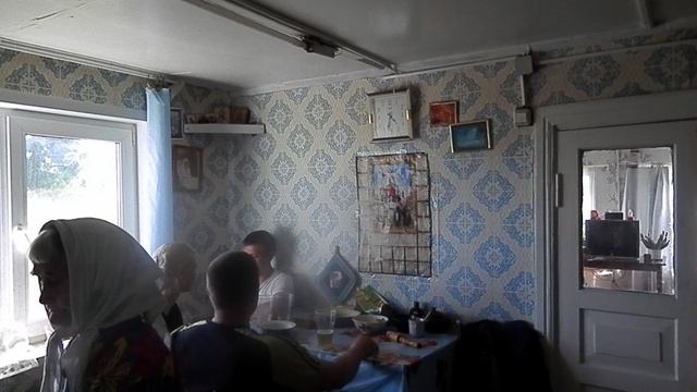 У бабушки в деревне, уборка первого картофеля 24 августа 2014 года 21 часть