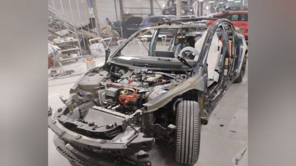 Tesla 2024 года. Меняем цвет.mp4