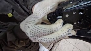 Замена тросов замков задних дверей на Geely Monjaro