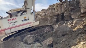 Экскаватор Terex RH30F XR80 с вибрационным рыхлителем Xcentric и экскаватором Cat 385C