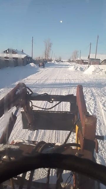 Трактор🚜 Т-16 поехал чистить снег. Иркутская область Усть- Удинский район село Молька 17 февраля