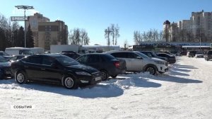 Уборку снега провели возле ТРЦ в Брянске