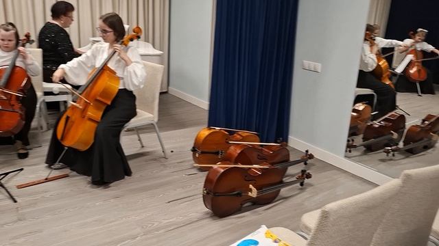 И. Масканьи. Интермеццо. Анна Вайханская в составе ансамбля виолончелистов "Cascatta"