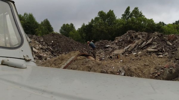 Борьба металиста с гигантским двутавром.Металл у руин старого здания.2 часть