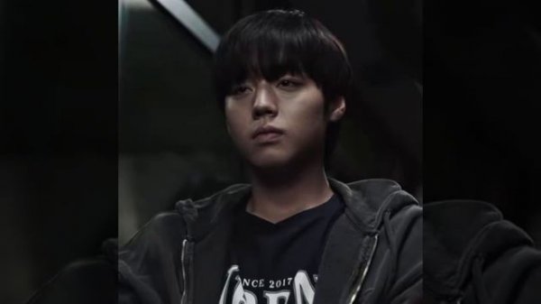 Слабый герой.