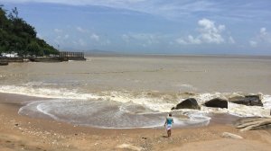 Видео обзор 1 минута. Съездил с мамой на пляж в Макао Cheoc Van Beach
