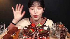 🔥🍲 Мукбанг и Mukbang : ШОКОЛАДНОЕ СЧАСТЬЕ В МОЛОКЕ! 🍫🥛 Торт, чокопай, десерты и Maltesers