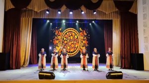 ансамбль «Русские напевы» с музыкальной композицией «На речке».