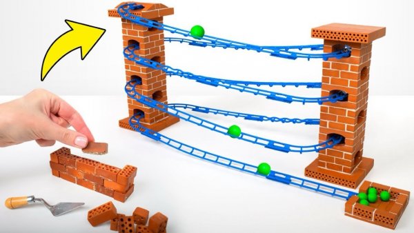 Проверяем закон Ньютона c помощью конструктора с шариками и кирпичными башенками