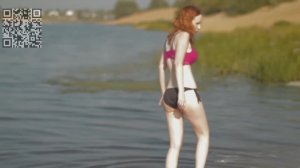 Девушка в загаре.