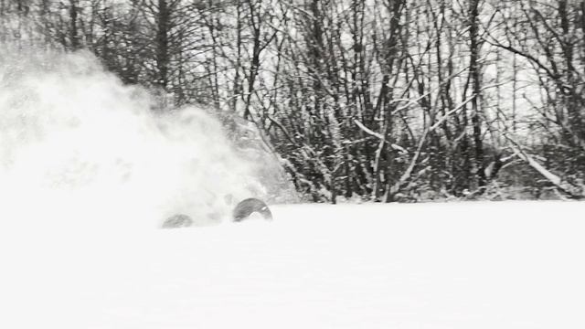 Бешеный радиоуправляемый монстр Axial Yeti XL в снежных заносах 4x4