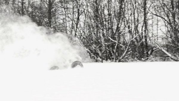 Бешеный радиоуправляемый монстр Axial Yeti XL в снежных заносах 4x4