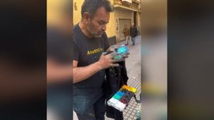 Так беззаботно, что это обязательно огорчает, когда такие настоящие таланты теряются в безумии св...