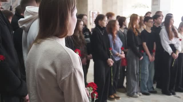 Церемония занесения портретов выпускников УлГТУ, погибших в ходе СВО, на мемориальную стену смотреть онлайн