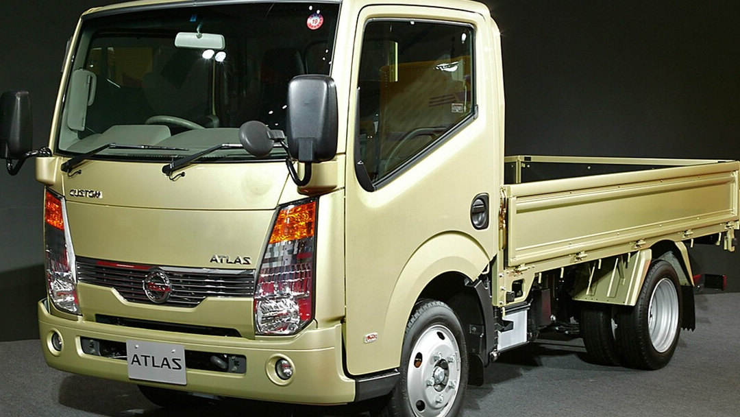 Замена радиатора печки на автомобиле Ниссан Атлас 94 года.