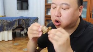 Много лапши Мукбанг