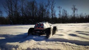 Большой радиоуправляемый монстр Traxxas Summit приключения на зимнем оффроуде